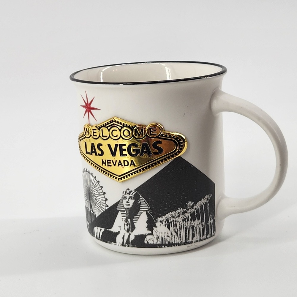 Kitchen Chic Las Vegas Souvenir Coffee Mug‎ Gold 3D Sign Skyline Black White Cup